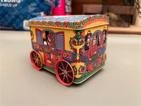 Vintage 1983 metal box Genuine DoDo Tin Gypsy Rosa